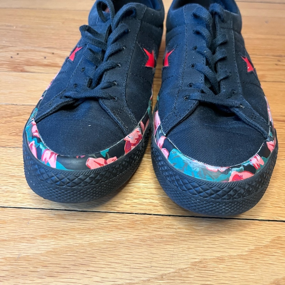 Converse Black Canvas Women's Low-Top Sneakers with Red Star Accent - Picture 4 of 10